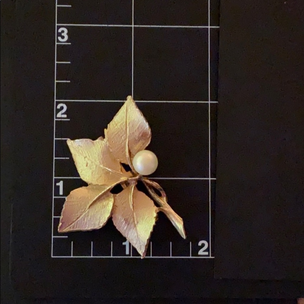 Vintage Gold Pearl Floral Bouquet Brooch Lapel Pin - Picture 3 of 6
